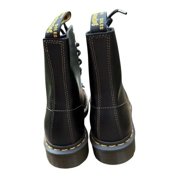 Dr. Martens 1460 Pascal Abruzzo
Boots. BNWT black classic boots. Size 7. - Picture 11 of 12